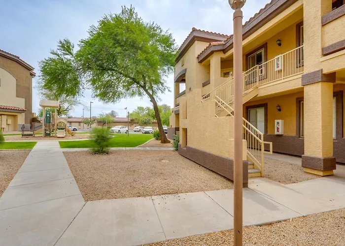 Resort-style Pools & Hot Tubs! Mtn-view Holiday home *
