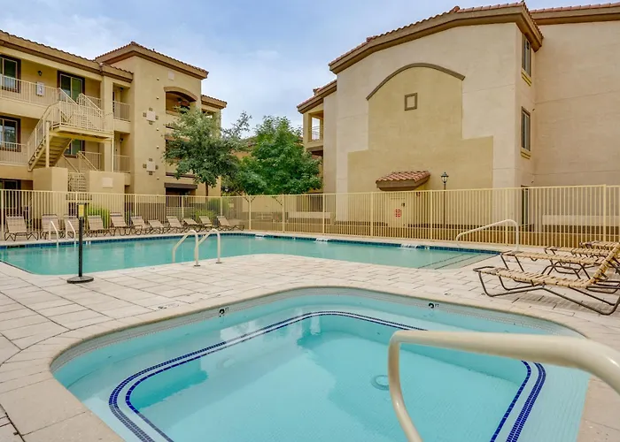 Resort-style Pools & Hot Tubs! Mtn-view Holiday home *