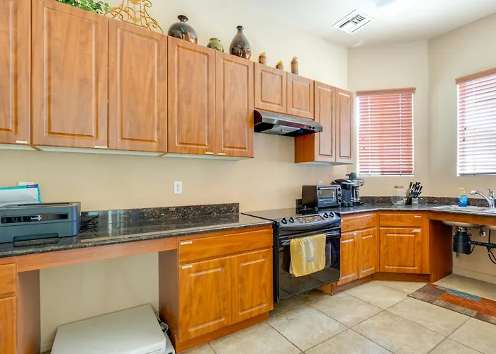 Resort-style Pools & Hot Tubs! Mtn-view Holiday home Mesa